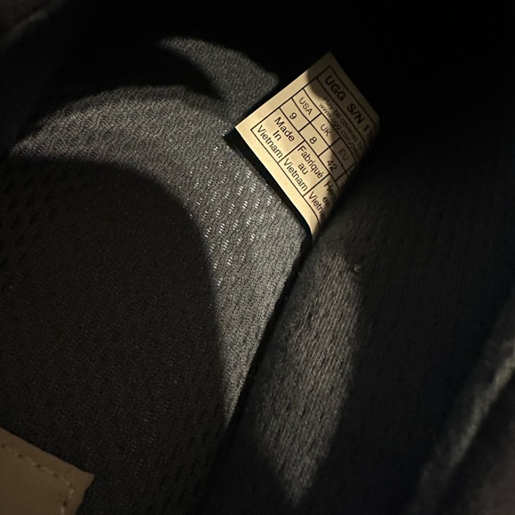 UGG - Picture 7 of 10